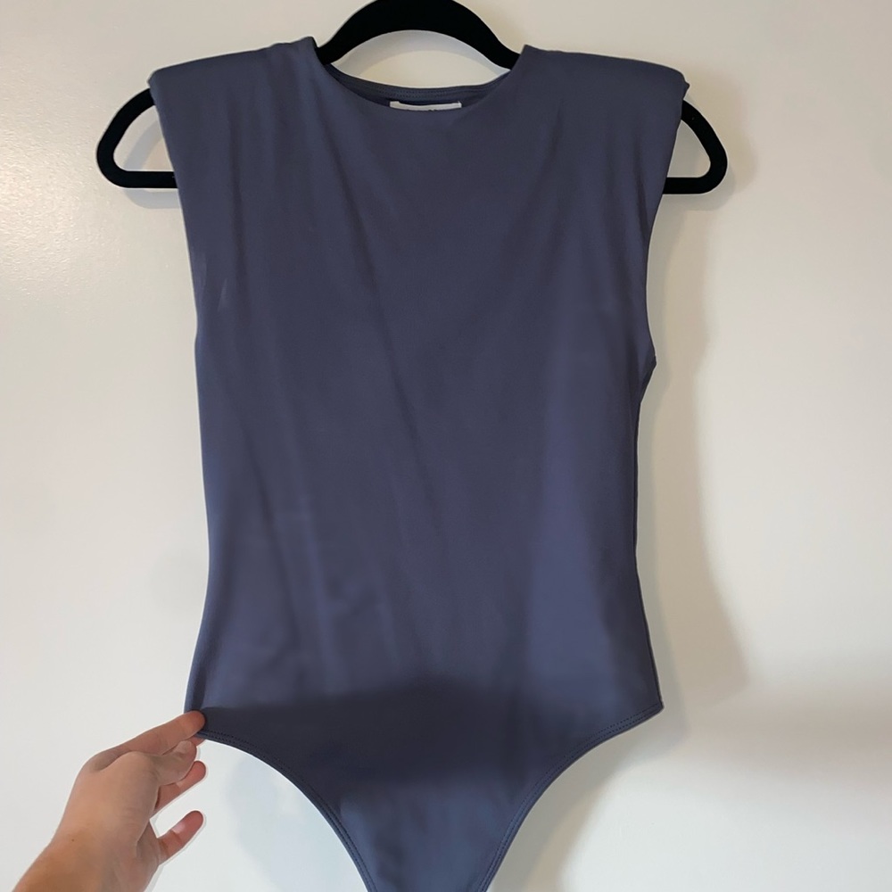 Aritzia Babaton Contour Shoulder Pad Bodysuit